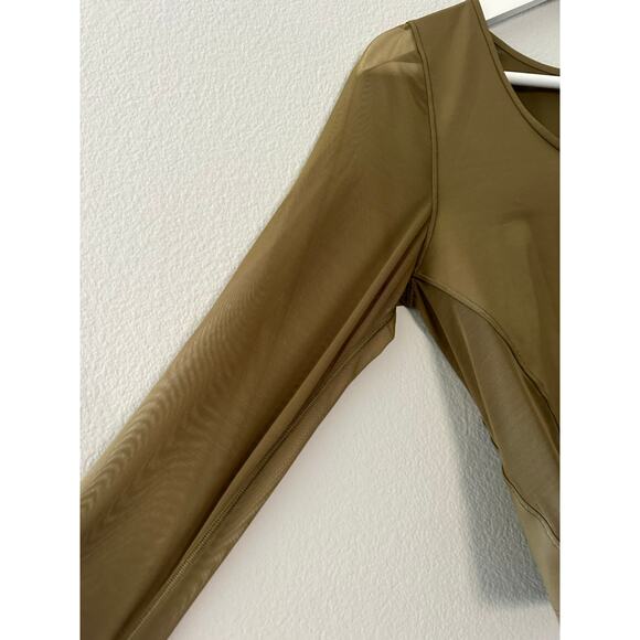 ATHLETA Pacer Mesh Olive Green Top size Medium - Picture 6 of 11